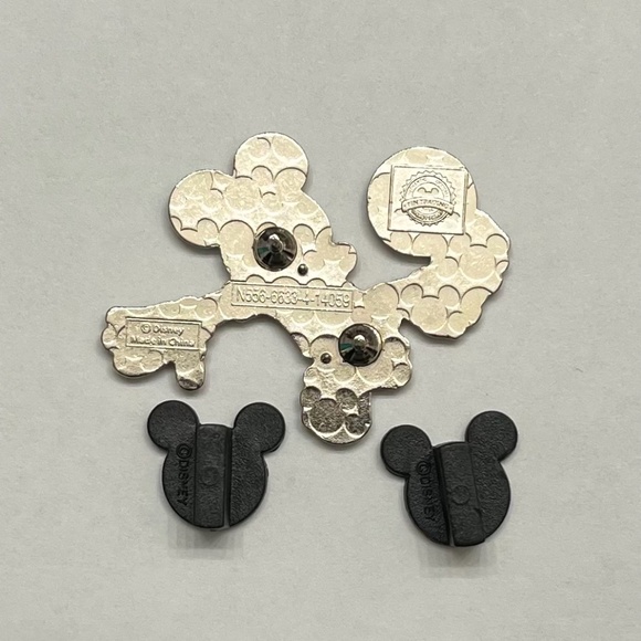 Collectible Disney Mickey Mouse Soccer Player Trading Pin - Picture 3 of 3